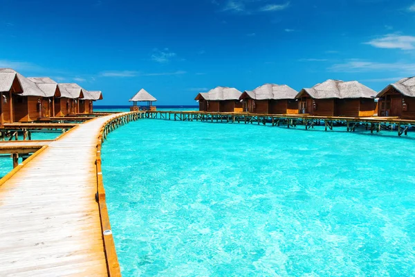 Water bungalows resort at islands. Indian Ocean, Maldives — Stock Photo, Image