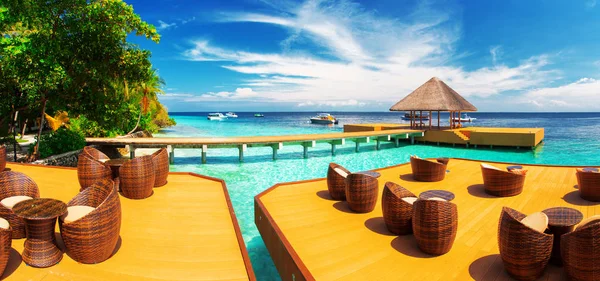 Tropik ada Resort ahşap iskele — Stok fotoğraf
