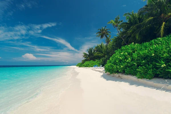 Bellissimo paesaggio naturale dell'isola tropicale di giorno — Foto Stock