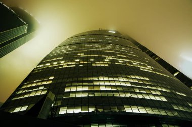 Geceleri gökdelenler