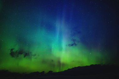 Kuzey ışıkları. Aurora borealis doğa manzara geceleri