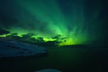 Kuzey ışıkları. Aurora borealis doğa manzara geceleri
