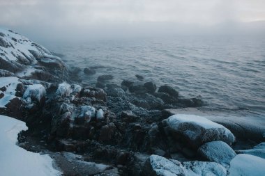 Kış coast, Barents Denizi. Kola Yarımadası, Rusya Federasyonu