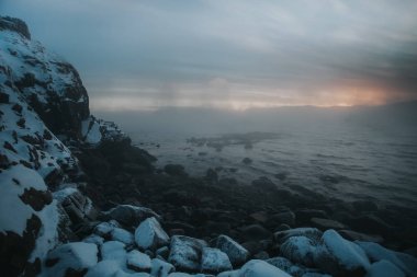 Kış coast, Barents Denizi. Kola Yarımadası, Rusya Federasyonu