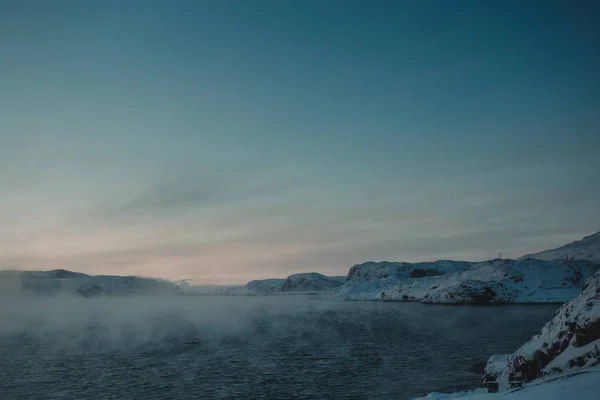 Costa de invierno del Mar de Barents. Península de Kola, Rusia — Foto de Stock