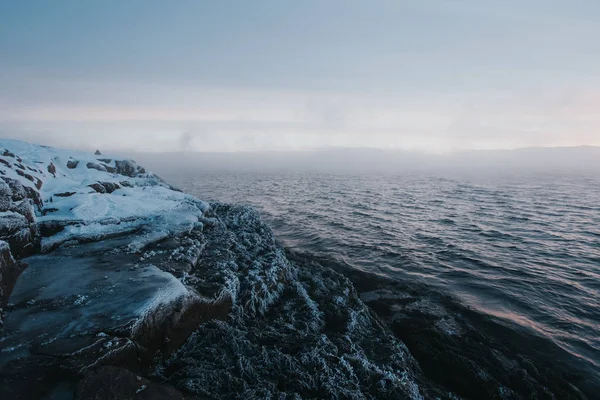 Costa de Inverno do Mar de Barents. Península de Kola, Rússia — Fotografia de Stock