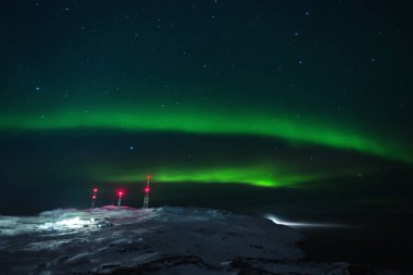 Kuzey ışıkları. Aurora borealis doğa manzara geceleri