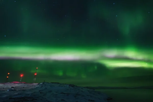 Luzes do norte. Aurora boreal é paisagem natural à noite — Fotografia de Stock