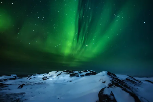 Luces boreales. Aurora boreal naturaleza paisaje por la noche — Foto de Stock