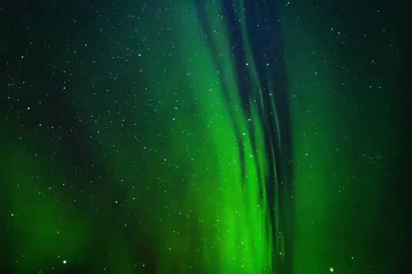 Polární záře. Aurora borealis přírodní krajina v noci — Stock fotografie