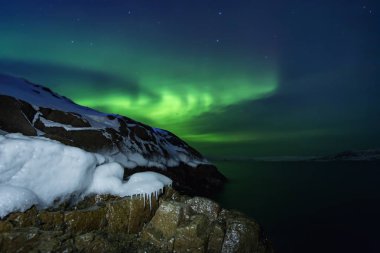 Kuzey ışıkları. Aurora borealis doğa manzara geceleri