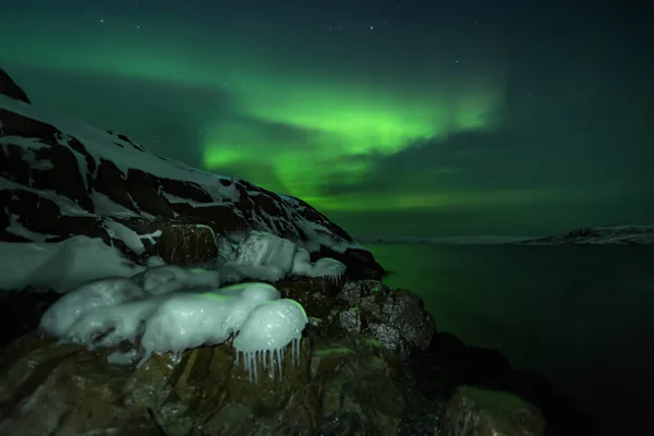 Noorderlicht. Aurora borealis natuur landschap bij nacht — Stockfoto