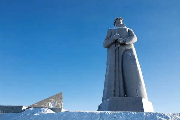 Försvarare av det sovjetiska arktiska monumentet i Murmansk — Stockfoto