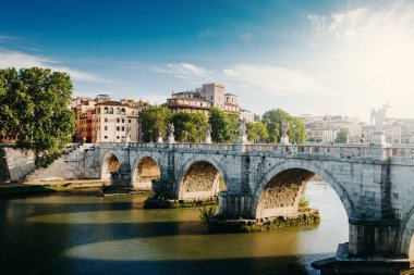 Ponte Sant Angelo. Roma, İtalya, Tiber Nehri üzerinde köprü
