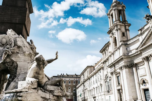 Kašna na náměstí piazza navona v Římě, Itálie. — Stock fotografie