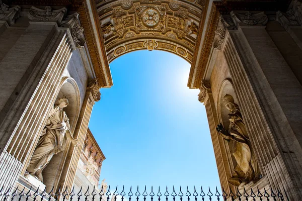 Detail architektury Basilica di San Pietro — Stock fotografie