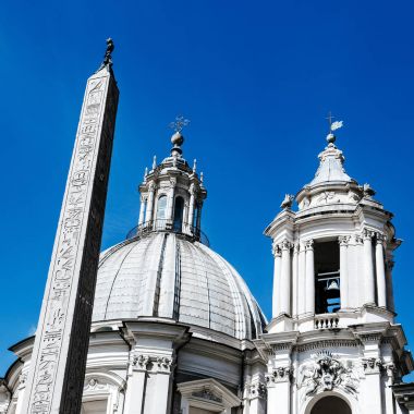 Roma 'daki Navona Meydanında Çeşme