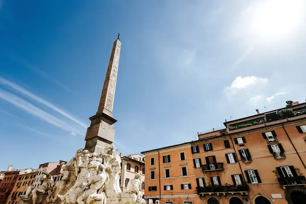 Roma 'daki Navona Meydanında Çeşme