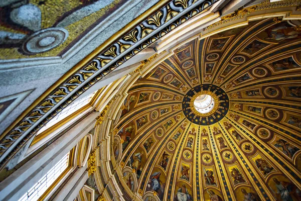 Basilica di San Pietro (St. Peter's Basilica iç) — Stok fotoğraf