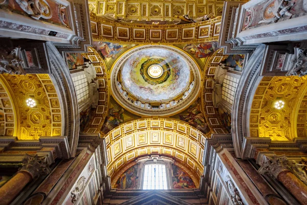 Interior da Basílica de San Pietro (Basílica de São Pedro ) — Fotografia de Stock