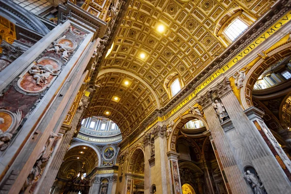 Interior da Basílica de San Pietro (Basílica de São Pedro ) — Fotografia de Stock