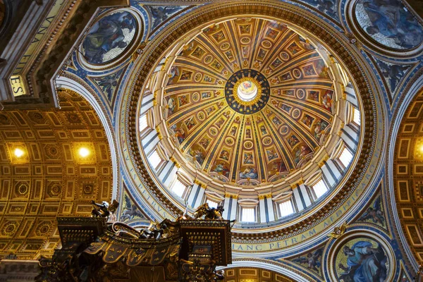 Interior da Basílica de San Pietro (Basílica de São Pedro ) — Fotografia de Stock