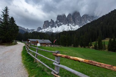 Dolomites İtalyan Alpleri