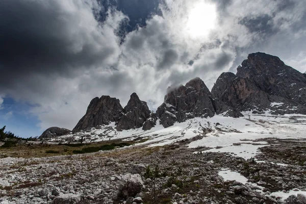 Dolomites İtalyan Alpleri