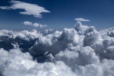 Beyaz bulutlar, görüntülemek yukarıdan 