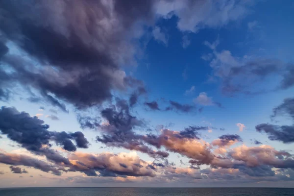 Pôr-do-sol nuvens — Fotografia de Stock