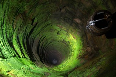 Çok derin eski su iyi 