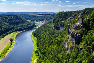 Sakson İsviçre Ulusal Park'ta Elbe Nehri