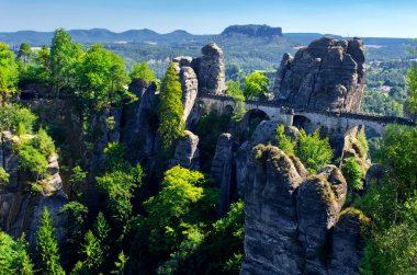 Bastei Köprüsü'nde Sakson İsviçre Ulusal Parkı