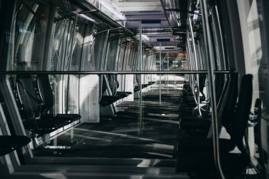 Pilotsuz boş sürücü olmadan tren. İç görünüm