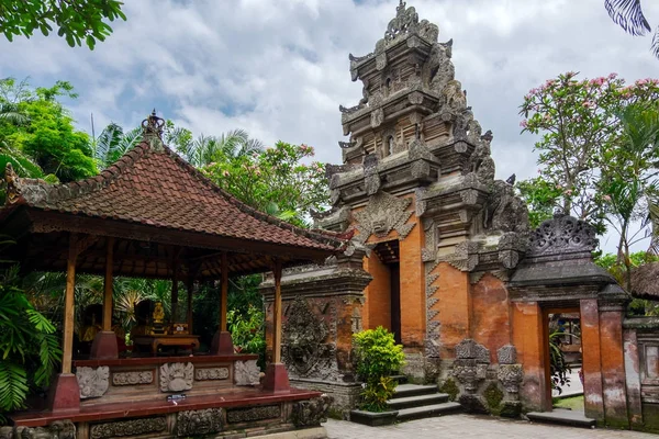 Puri Saren Agung (Paleis van Ubud). Tempel in Bali, Indonesië — Stockfoto