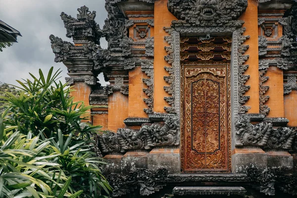 Pura Taman Saraswati (Ubud Water Palace). Chrám na Bali, Indonésie — Stock fotografie