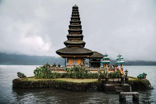 Ulun Danu Bratan (Pura Ulu Danau) tempel. Beroemde plek — Stockfoto