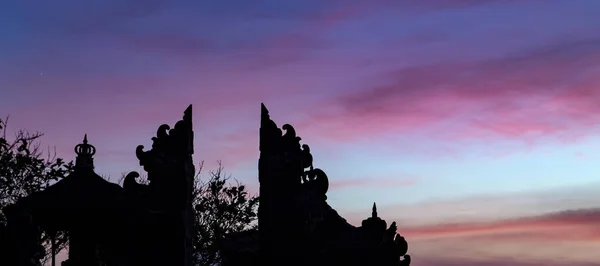 Enjung Galuh Temple Silhouette at dusk. Pink sunset in Bali, Indonesia — Stock Photo, Image