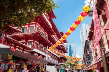 Buddha Tooth Relic Tapınağı ve Müzesi ve Çince fenerler Singapur City mahallesinde. Ünlü tarihi bölge