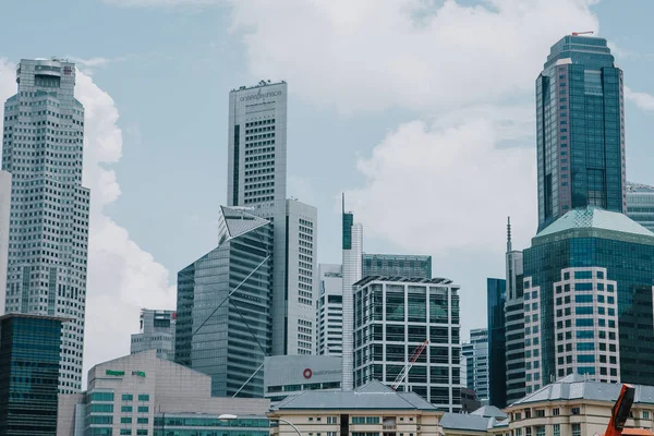 Singapur şehir manzarası manzaraya gündüz. İş şehir merkezi ve Chinatown bölgesi. Kentsel gökdelenler cityscape