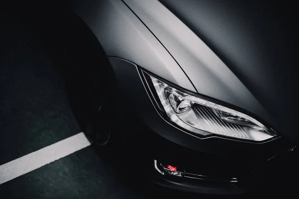 Modern araba gri renk mat vinil sarılmış