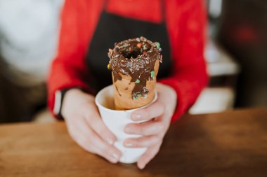Fırında trdelnik. Lezzetli Ekmek pasta yemek. Film tonda bir görünüm filtresi