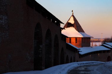 Kremlin duvarı kış günbatımı Rusya'da Nijniy Novgorod City