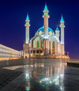 Kazan şehir ışıklı Kremlin camide kul Şerif (Qolsharif) 