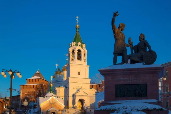 Iglesia de San Juan Bautista, Monumento a Minin y Pozharsky —  Fotos de Stock