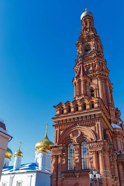 The bell tower of Epiphany Church, a landmark on Baumana Street at Kazan city, Russia — Stock Photo, Image