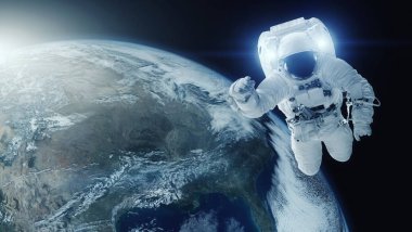 Açık uzayda astronot. Dünya gezegeni arka plan. Nasa tarafından döşenmiş bu görüntü unsurları