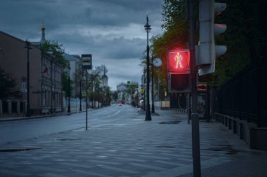 Moskova, Rusya - 08 Mayıs 2020: COVID-19 karantinası nedeniyle şehir merkezinde boş sokaklar