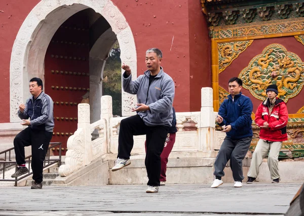 Practicantes de Taichi en Beijing —  Fotos de Stock