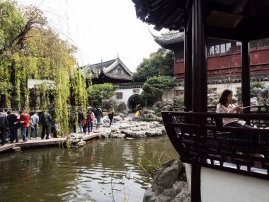 Klasik Çin bahçede ilkbahar